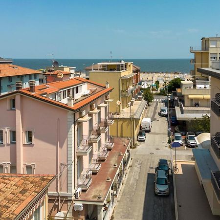 Residence Uno Studio&Suites Rimini Extérieur photo