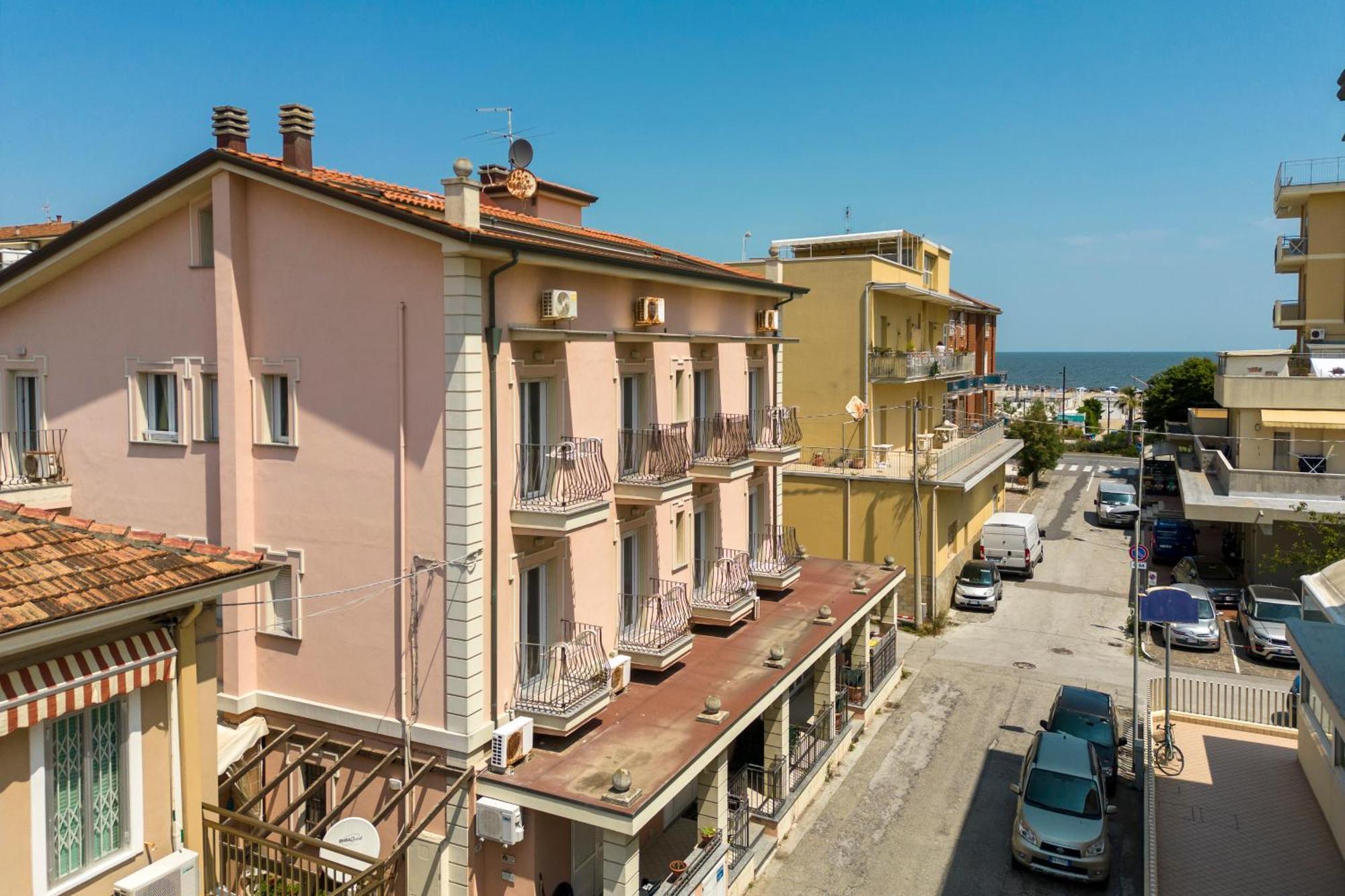 Residence Uno Studio&Suites Rimini Extérieur photo