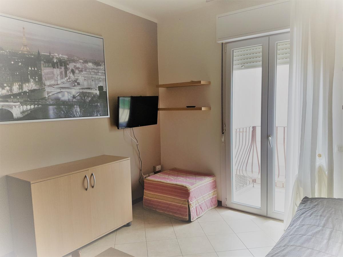 Residence Uno Studio&Suites Rimini Extérieur photo