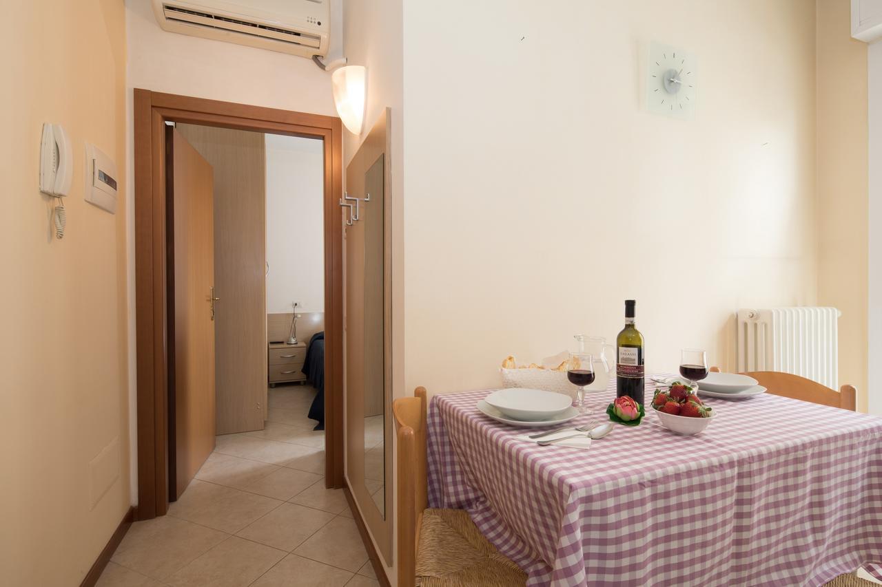 Residence Uno Studio&Suites Rimini Extérieur photo