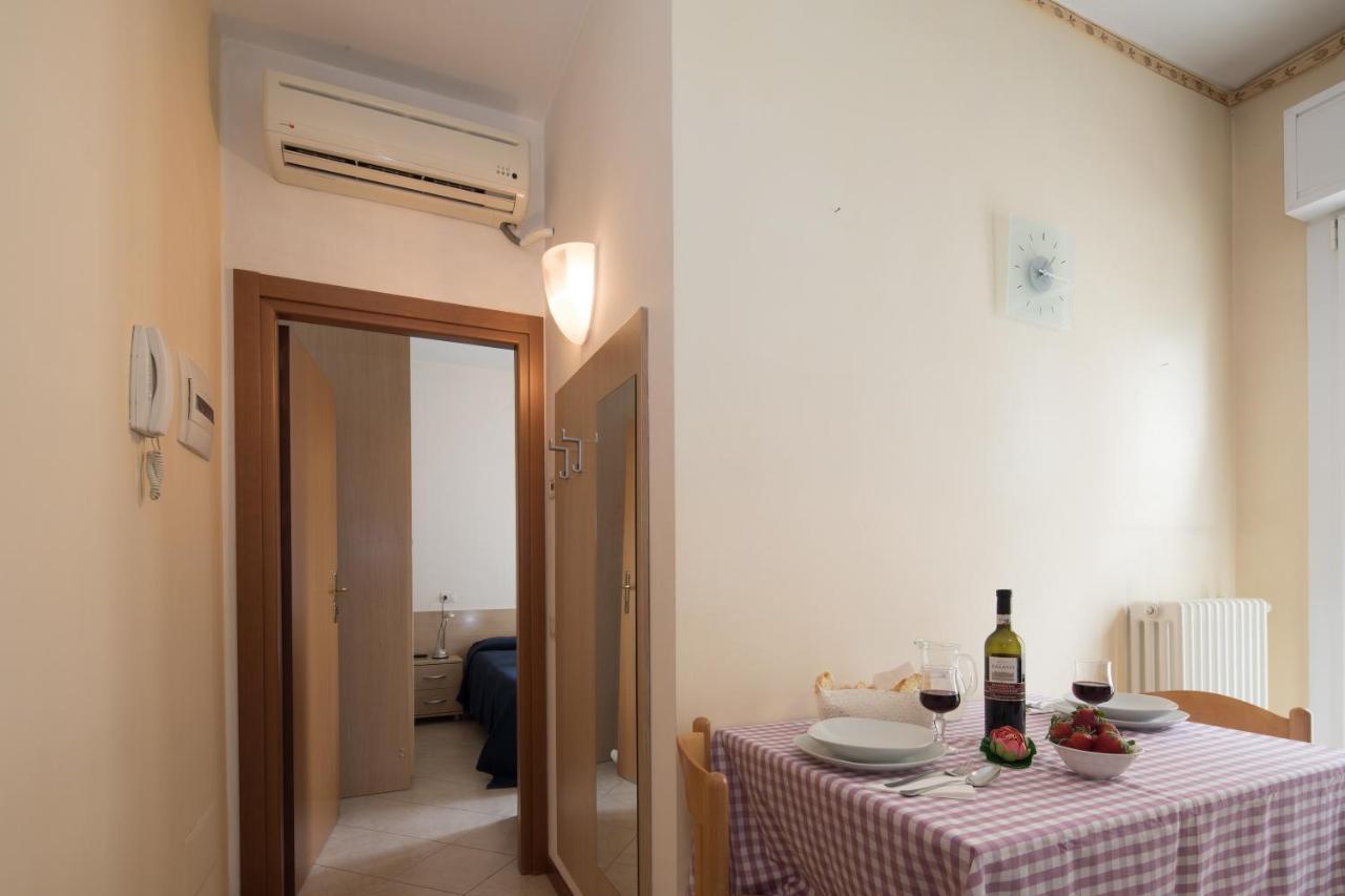 Residence Uno Studio&Suites Rimini Extérieur photo